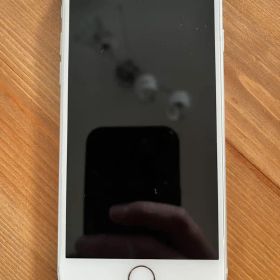 Apple iPhone 8 シルバー バッテリー85%(裏割れあり)