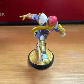 ファルコン アミーボ フィギュア