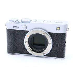 【中古】 《美品》 FUJIFILM X-E5 ボディ シルバー 【ストラップ取付部フォーカス切替スイッチ部品交換/各部点検済】 [ デジタルカメラ ]
