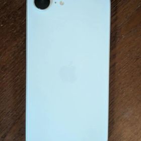 Apple iPhone 16e 128GB ホワイト