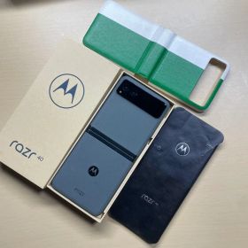 Motorola razr 40 256GB SIMフリー 割れなし