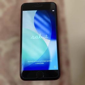 Apple iPhone SE RED 赤 本体