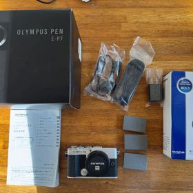 OLYMPUS PEN E-P7＋充電器＋バッテリ３個
