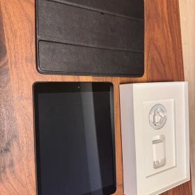 【美品】Apple iPad 第8世代 スペースグレイ本体 箱・充電器付