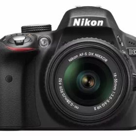【中古】カメラ Nikon デジタル一眼レフカメラ D3300 18-55 VRII レンズキット 2416万画素 (ブラック) [D3300LKBK]