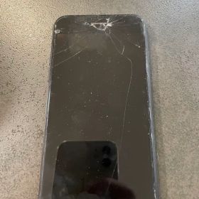 Apple iPhone SE (第2世代) 本体 画面ひび割れあり