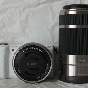 【中古】【非常に良い】SONY ミラーレス一眼 α5000 ダブルズームレンズキット ホワイト ILCE-5000Y-W