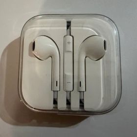 Apple 純正 EarPodsホワイトリモコンマイク付イヤホン ケース付