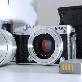 ■極上品■ Nikon（ニコン） 1 J5 ミラーレス一眼 高速AF＆高画質モデル