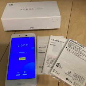 au UQ AQUOSsense SHV40 白ロム silky white
