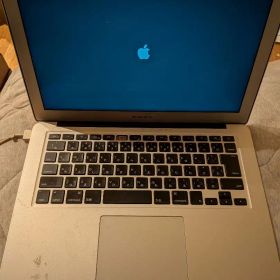 Apple MacBook Air 2015 本体