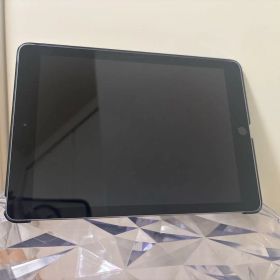 iPad 第6世代 32GB 本体 カバー付き