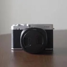 FUJIFILM X-E4 カメラ本体+単焦点35mm F1.8