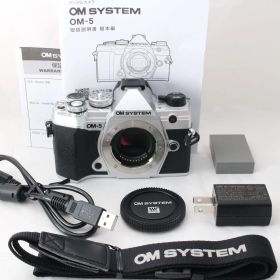 ☆新品級・ショット数6105☆ OM SYSTEM OM-5 ボディ シルバー オリンパス OLYMPUS #4482