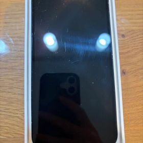 iPhone 14 128GB 画面にひびあり