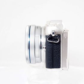 オリンパス(OLYMPUS)の【中古】(オリンパス) OLYMPUS E-PL7 14-42EZキット シルバー(コンパクトデジタルカメラ)