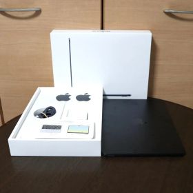 ★M2 MacBook Air 13.6 （M2 8コア/8GB/256GB）★