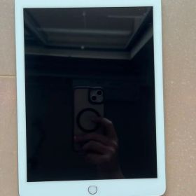 iPad 9.7インチ Wi-Fiモデル 32GB MR7G2J/A シルバー