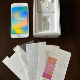 Apple iPhone 8 ホワイト 本体 イヤフォン付き