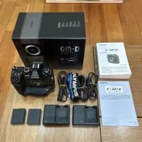 OM-D E-M1X 本体と付属品