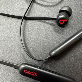 Beats Flexワイヤレスイヤホン black