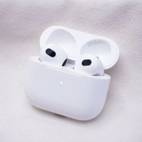 Apple オーディオ機器 AirPods 第3世代【中古】