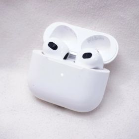 Apple オーディオ機器 AirPods 第3世代【中古】
