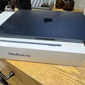 ほぼ未使用Apple MacBook Air (M2, 2022) 16GB
