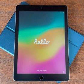 美品 iPad A1893 32GB 第6世代