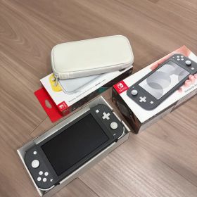 1/12までの販売《任天堂》switchライト本体専用ケース付き