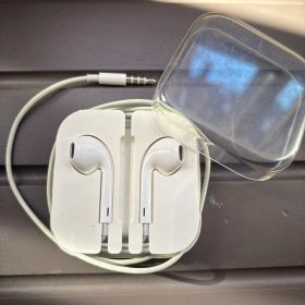 Apple EarPods 3.5mmジャック ホワイト ケース付き