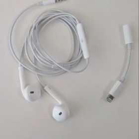 美品 Apple EarPods 3.5mm ジャック lightning 変換