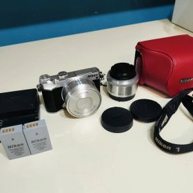 Nikon ミラーレス一眼 Nikon1 J5 ダブルレンズ 新品バッテリー付き