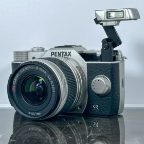 【美品】PENTAX Q10 ズームレンズキット ミラーレス一眼 中古カメラ コンパクトサイズ 軽量 持ち運び便利 動作品 簡単操作 初心者おすすめ