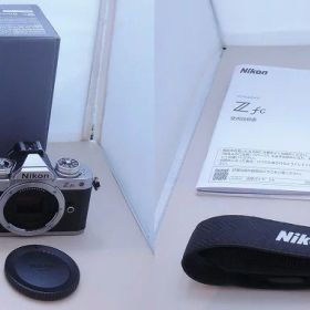 ニコン Nikon ミラーレス一眼カメラ レンズキット APS-C Zfc 【中古】