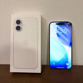 美品Apple iPhone 16 256GB ホワイト 本体+ケース付
