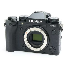 【中古】 《美品》 FUJIFILM X-T5 ボディ ブラック 【安心☆バッテリーは新品です！】 [ デジタルカメラ ]
