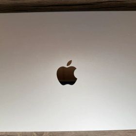 MacBook Air M2 シルバー（8GBメモリ 256GBSSD）