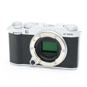 【中古】 《良品》 FUJIFILM X-M5 ボディ シルバー 【安心☆バッテリーは新品です！】 [ デジタルカメラ ]