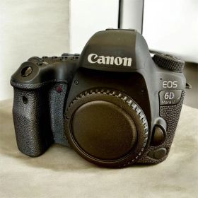 Canon EOS 6D Mark II 本体と付属品