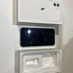 iPhone 11 ホワイト 128GB バッテリー84%