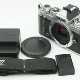 Nikon ミラーレス一眼カメラ Z fc ボディ Zfc シルバー