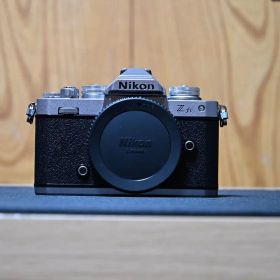 Nikon Zfc シルバー ボディ 撮影回数: 6,538枚