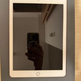 iPad（6世代）（2018） ゴールド 本体