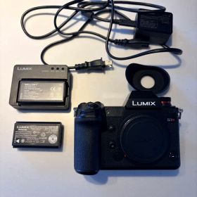 LUMIX S1R ミラーレス一眼カメラ 本体