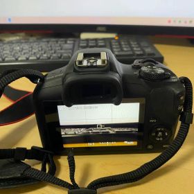 Canon EOS R100 ミラーレス一眼 本体とレンズ