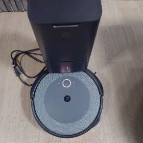 【美品・送料込】ルンバ i3+ クリーンベース付 iRobot ロボット掃除機