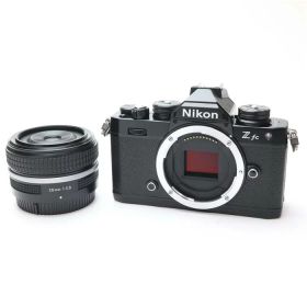 【中古】 《美品》 Nikon Zfc Z 28mm F2.8 （Special Edition）レンズキット ブラック 【背面モニター部組部品交換/各部点検済】 [ デジタルカメラ ]