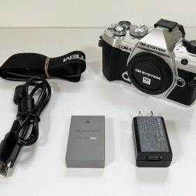 【シャッター回数約1252】OM SYSTEM (OLYMPUS) デジタル一眼カメラ OM-5 ボディ [シルバー] 【中古】【非常に良い】【2580090805】