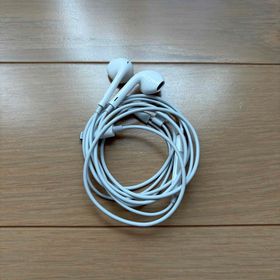 アップル(Apple)の美品！Apple EarPods（Lightningコネクタ）(ヘッドフォン/イヤフォン)